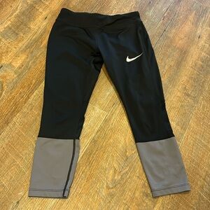 Girls Nike crop leggings